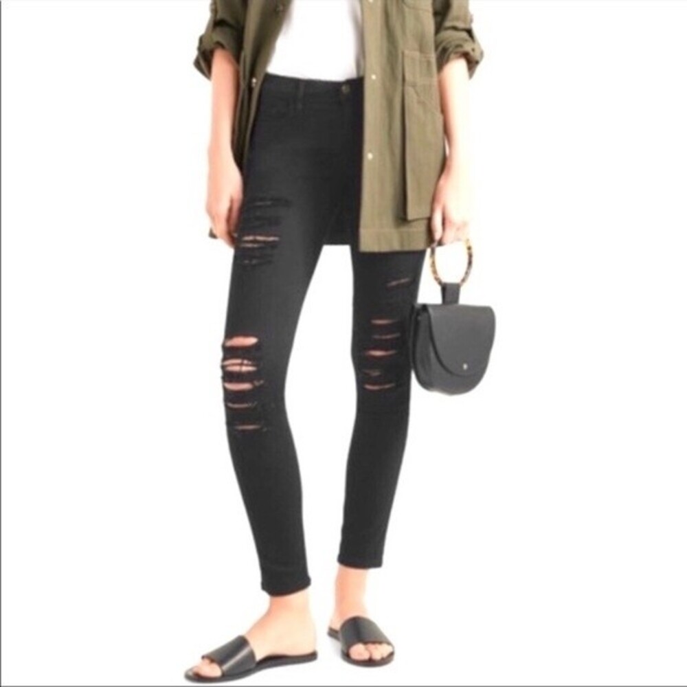 Frame Denim Le Skinny de Jeanne Distressed Jeans in Film Noir 28 - Picture 2 of 9